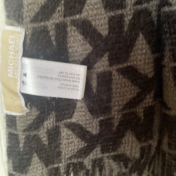 michael kors fringe scarf - Picture 3 of 3